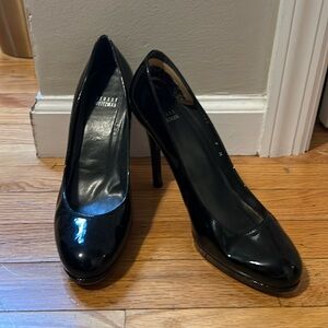 Stuart Weitzman round toe heel